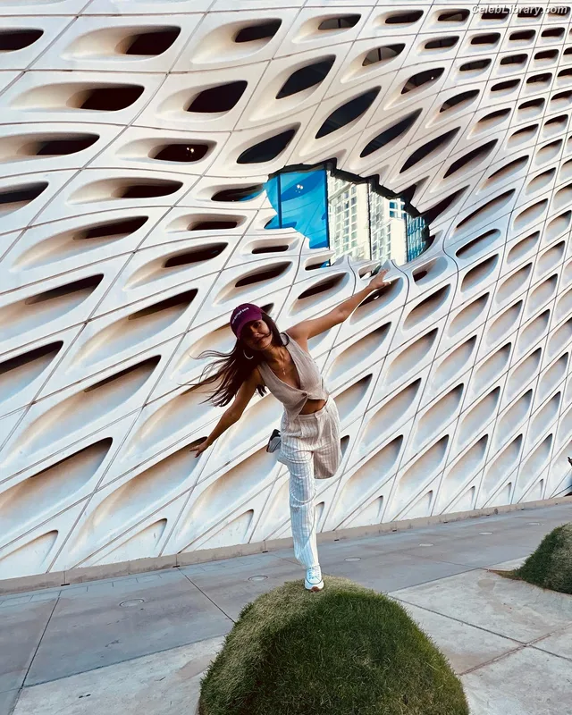 Victoria Justice photo 3 of 3442