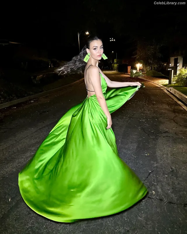 Victoria Justice photo 5 of 3442