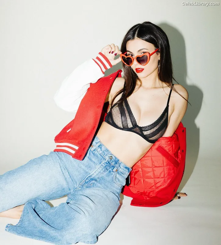 Victoria Justice photo 3 of 3442