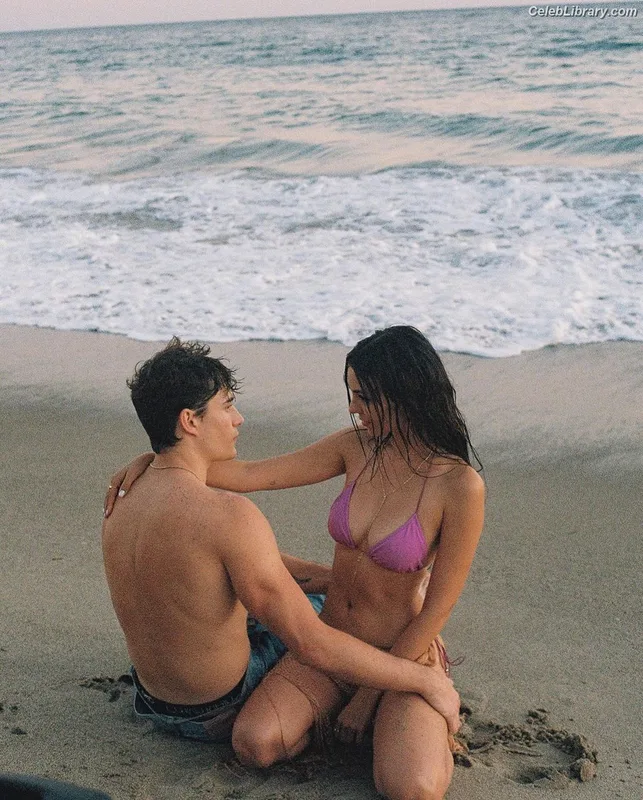 Victoria Justice photo 8 of 3442