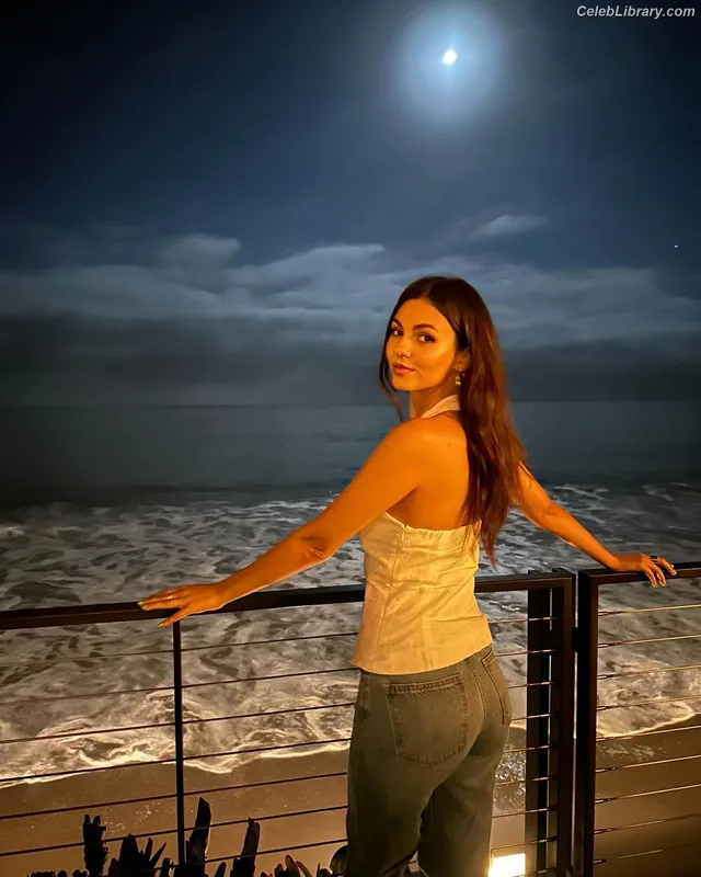 Victoria Justice photo 11 of 3442
