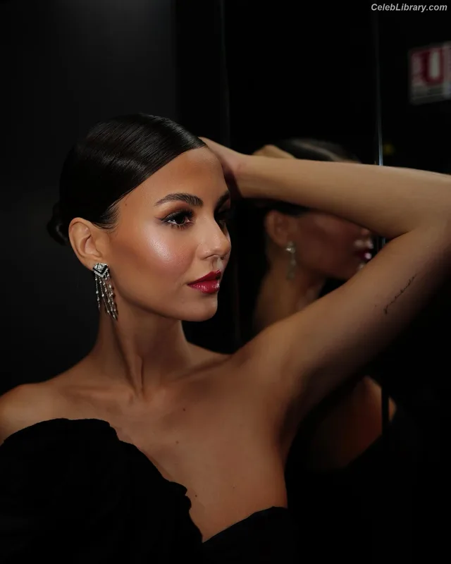 Victoria Justice photo 2 of 3442