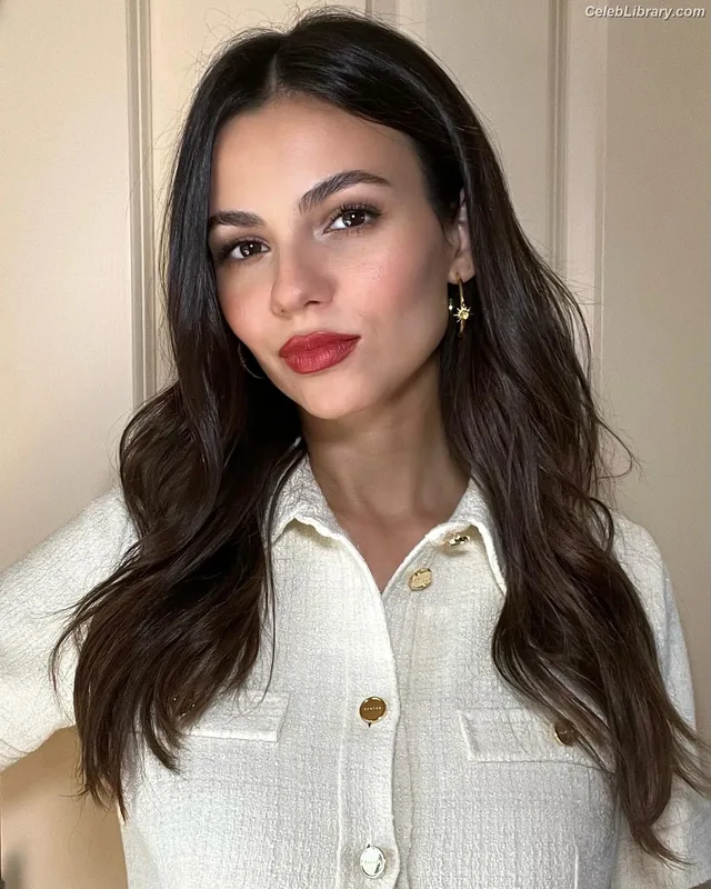 Victoria Justice photo 6 of 3442