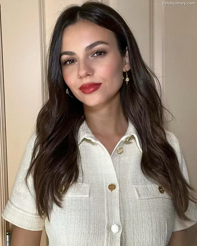 Victoria Justice photo 7 of 3442