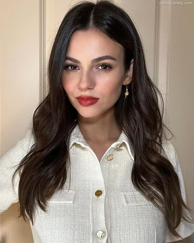 Victoria Justice photo 10 of 3442