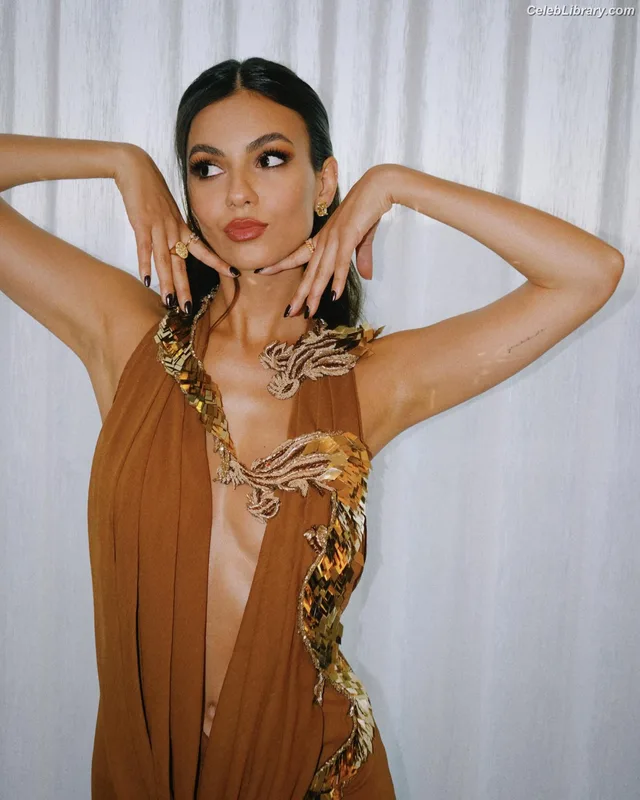 Victoria Justice photo 3 of 3442