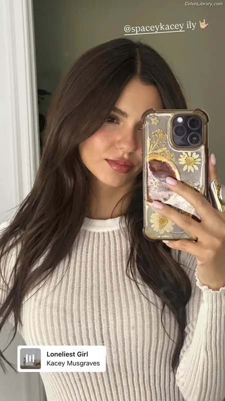 Victoria Justice photo 7 of 3442