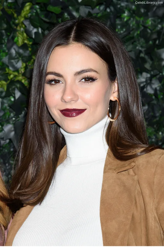 Victoria Justice photo 6 of 3442
