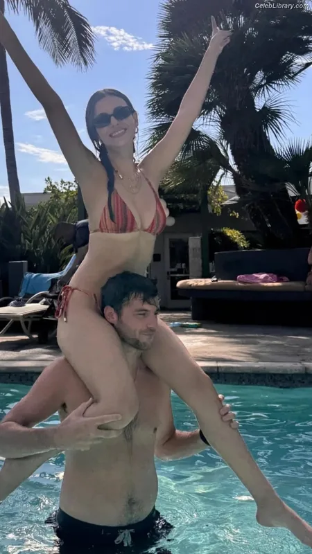 Victoria Justice photo 8 of 3442