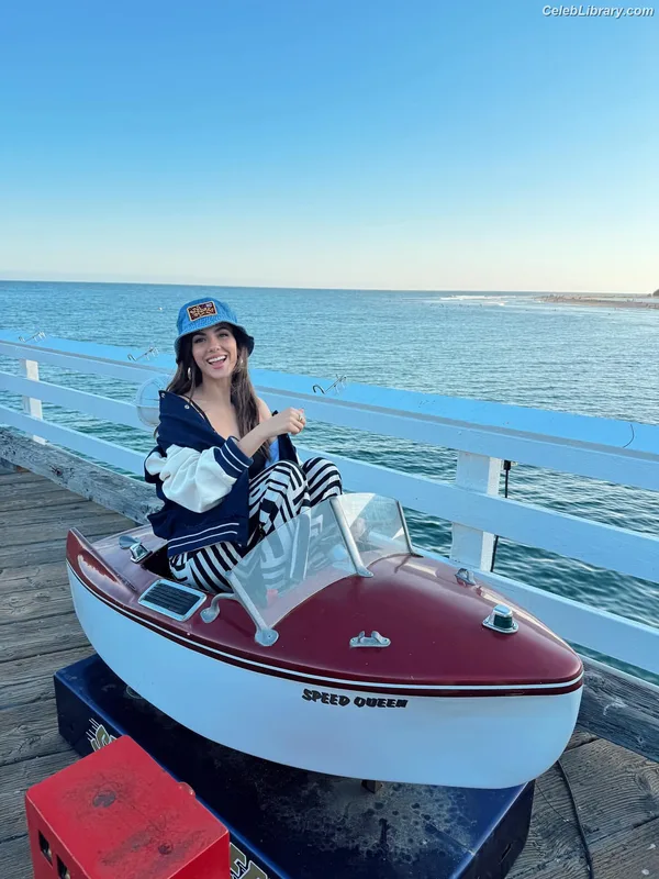 Victoria Justice photo 10 of 3442