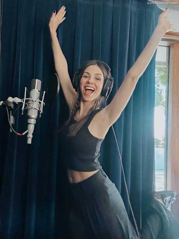Victoria Justice photo 14 of 3442