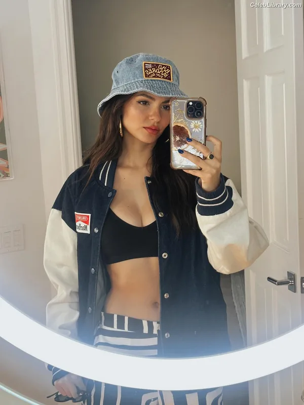 Victoria Justice photo 16 of 3442