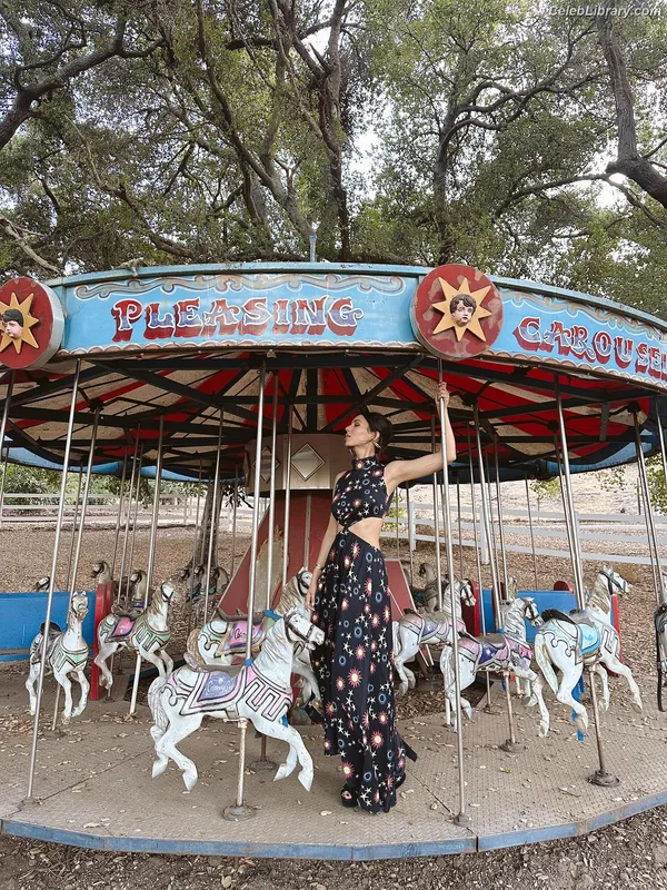 Victoria Justice photo 1 of 3442