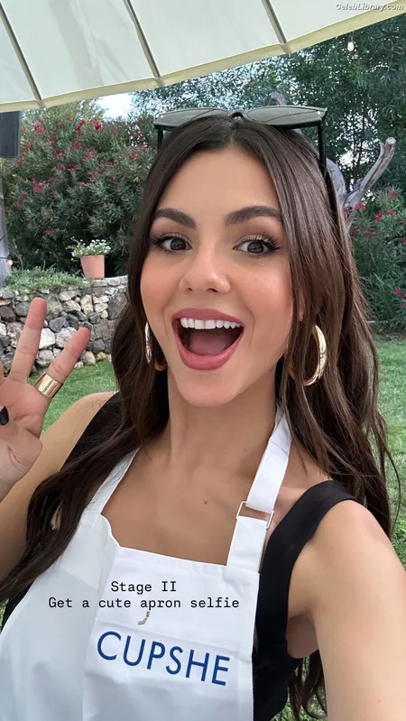 Victoria Justice photo 7 of 3442