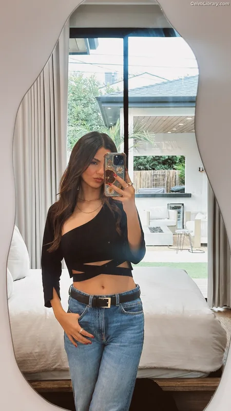 Victoria Justice photo 8 of 3442