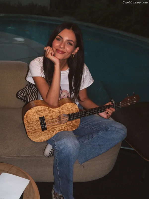 Victoria Justice photo 15 of 3442