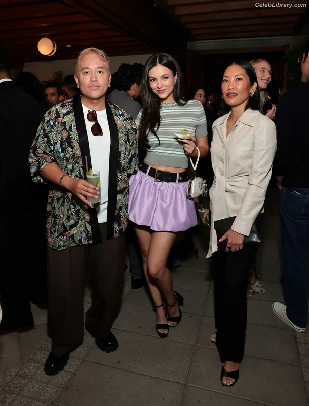 Victoria Justice photo 1 of 3442