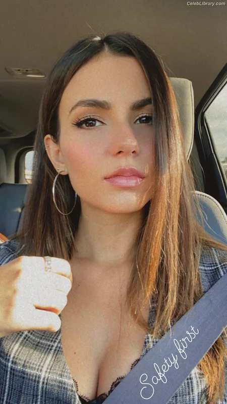 Victoria Justice photo 12 of 3442