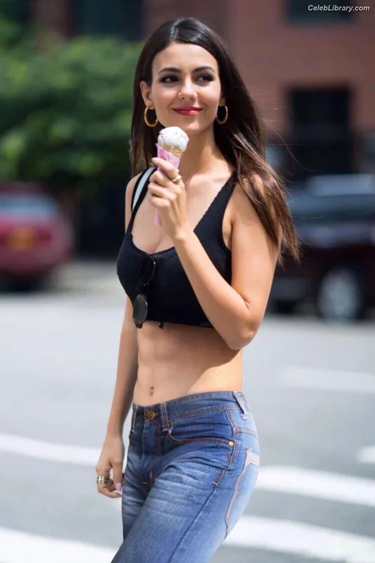 Victoria Justice photo 14 of 3442