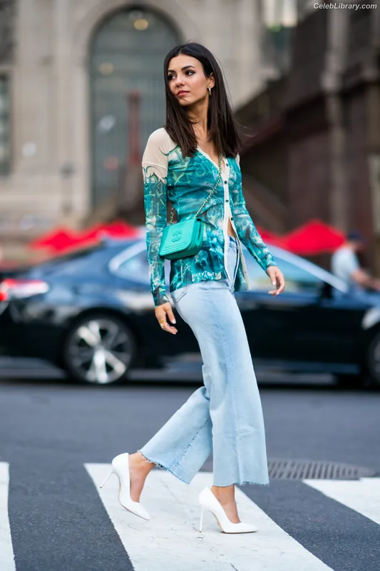 Victoria Justice photo 6 of 3442