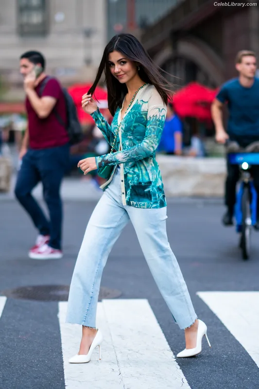 Victoria Justice photo 10 of 3442