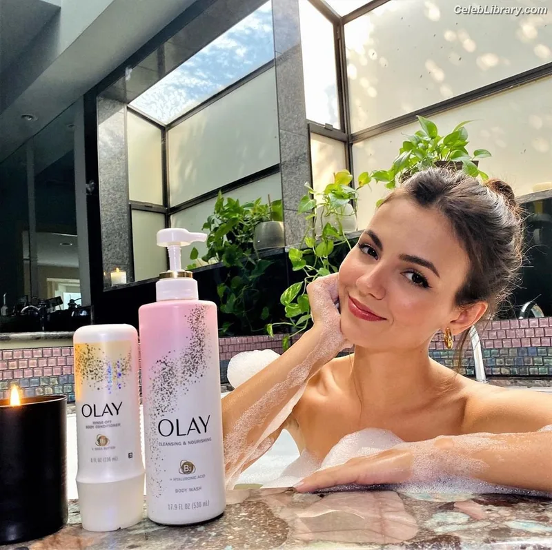 Victoria Justice photo 10 of 3442