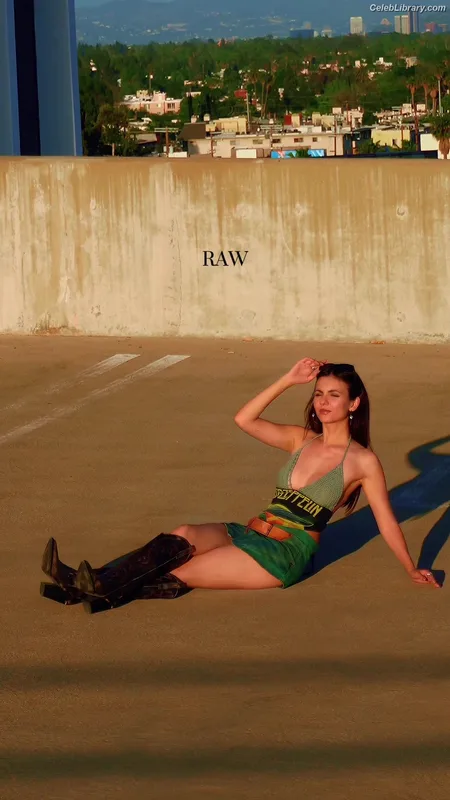 Victoria Justice photo 12 of 3442