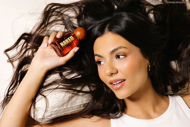 Victoria Justice photo 6 of 3442