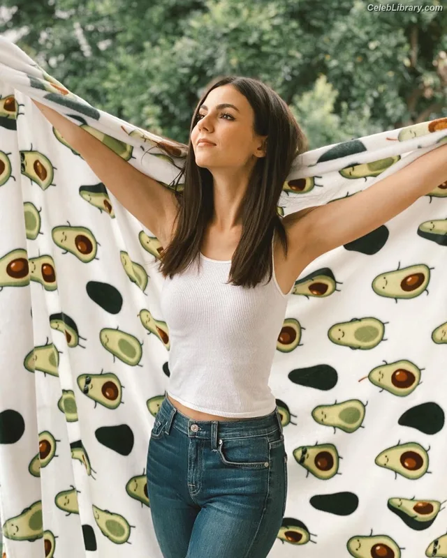 Victoria Justice photo 12 of 3442