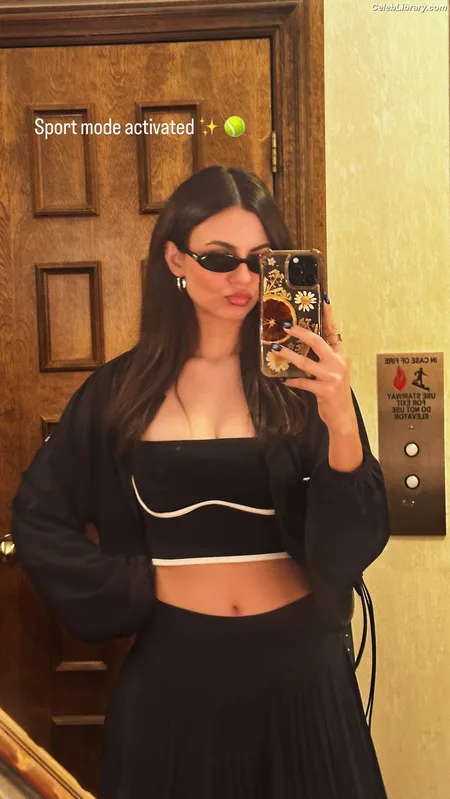 Victoria Justice photo 2 of 3442