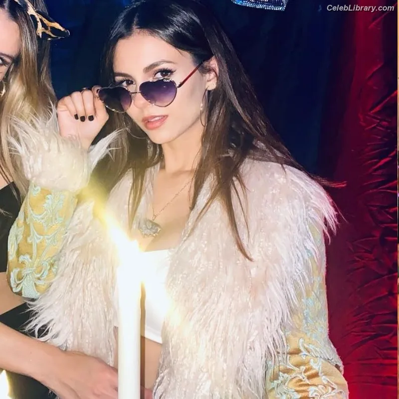 Victoria Justice photo 2 of 3442