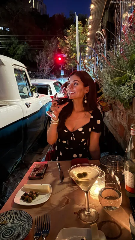 Victoria Justice photo 10 of 3442