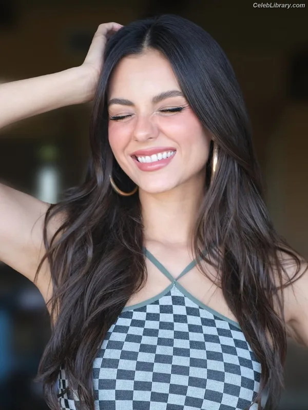 Victoria Justice photo 3 of 3442
