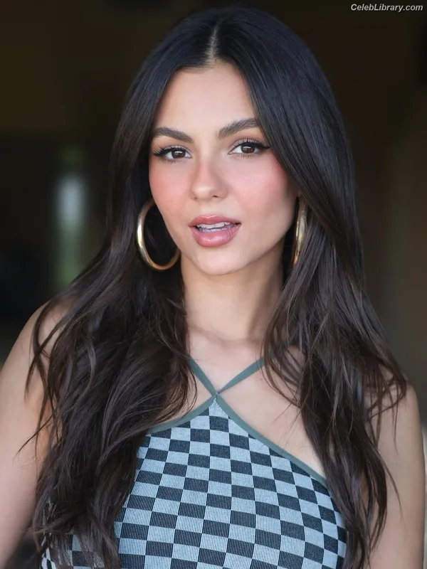 Victoria Justice photo 4 of 3442