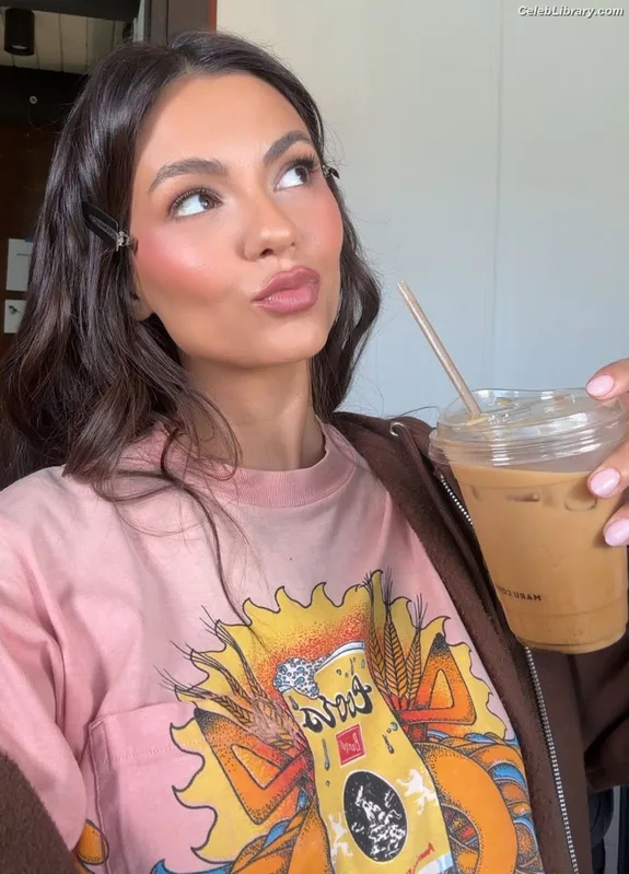 Victoria Justice photo 6 of 3442