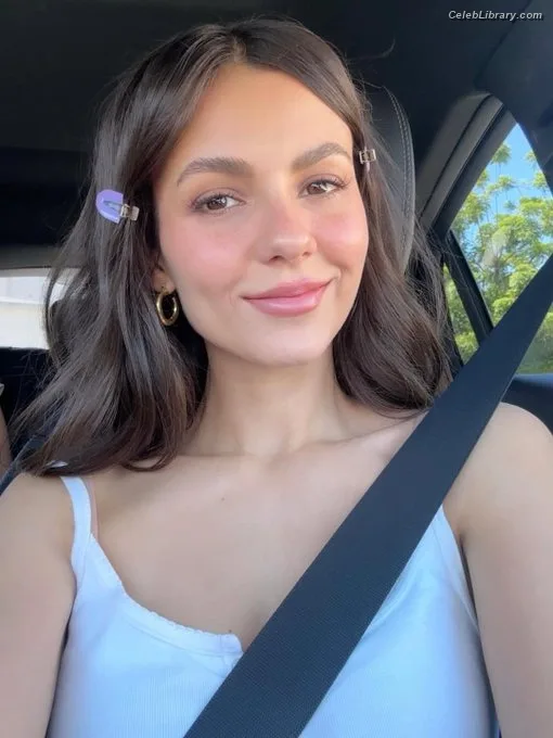 Victoria Justice photo 10 of 3442