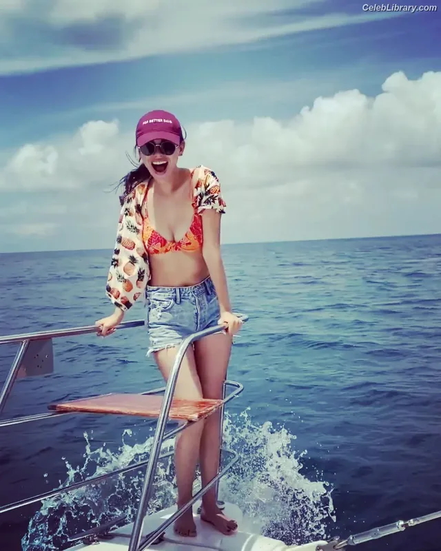 Victoria Justice photo 14 of 3442