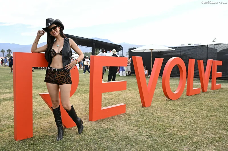 Victoria Justice photo 14 of 3442