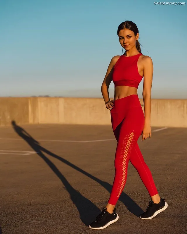 Victoria Justice photo 6 of 3442