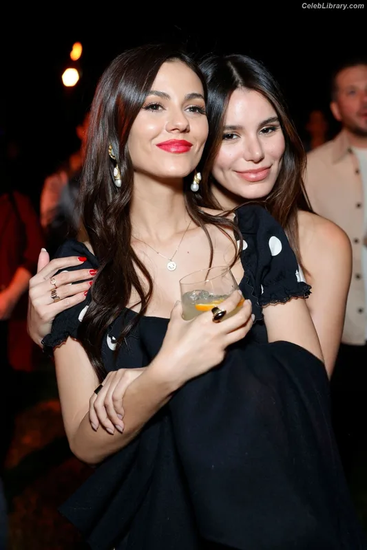 Victoria Justice photo 10 of 3442
