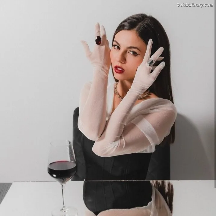 Victoria Justice photo 11 of 3442