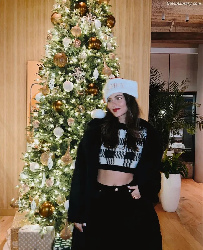 Victoria Justice photo 3 of 3442
