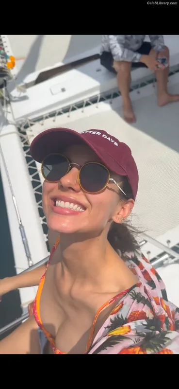 Victoria Justice photo 8 of 3442