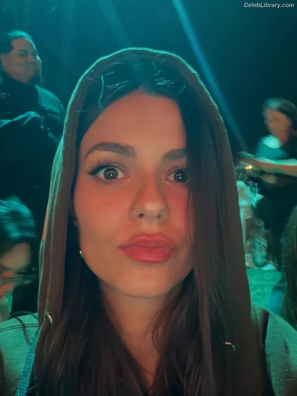 Victoria Justice photo 23 of 3442