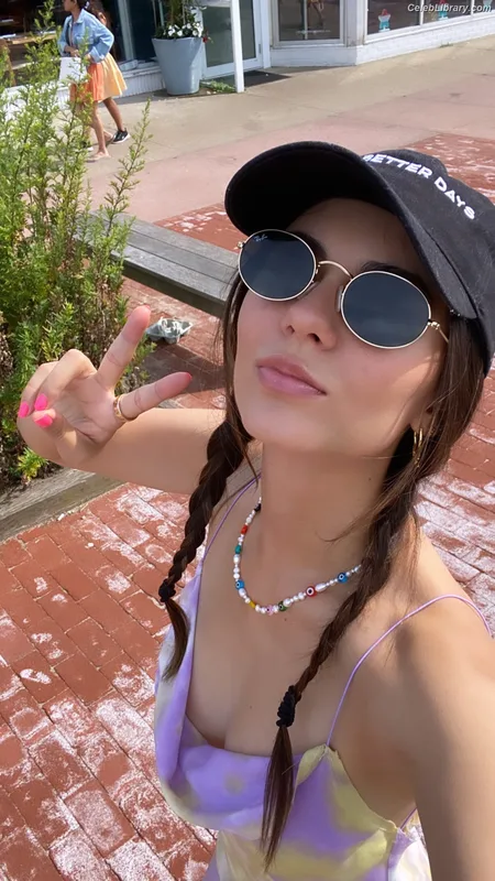 Victoria Justice photo 3 of 3442