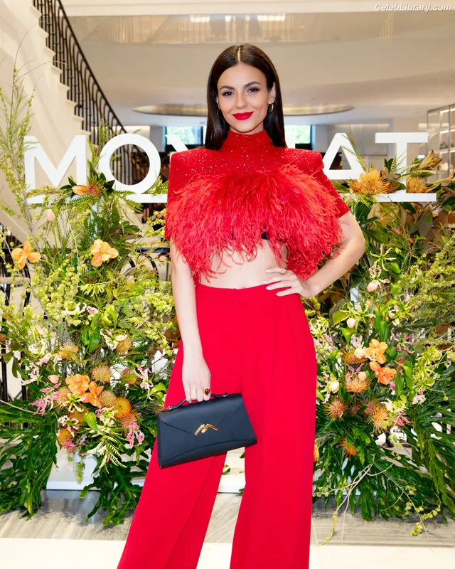 Victoria Justice photo 1 of 3442