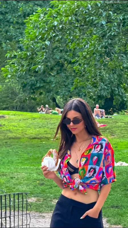 Victoria Justice photo 13 of 3442