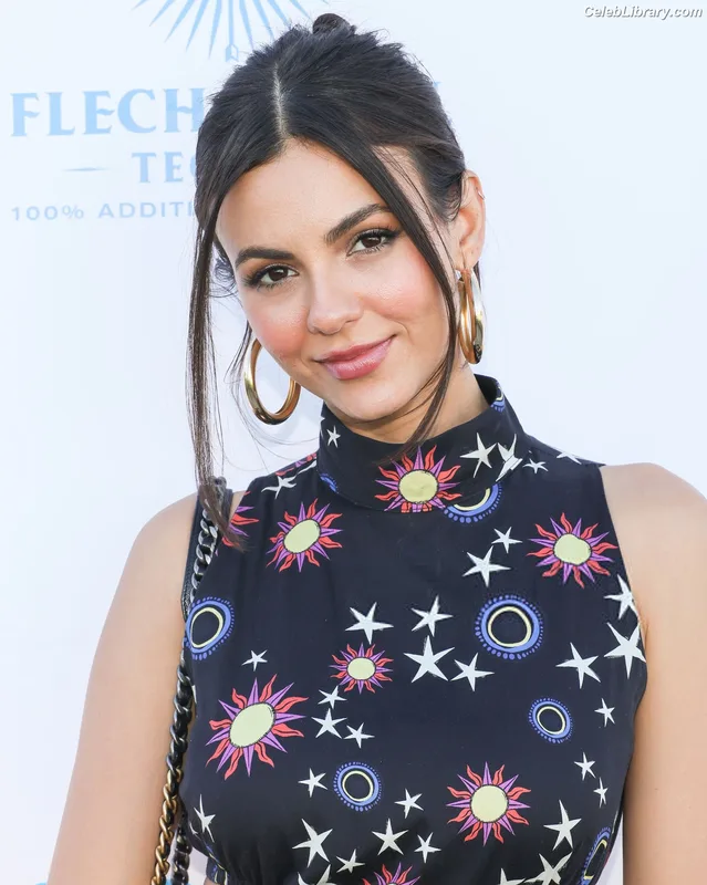 Victoria Justice photo 5 of 3442
