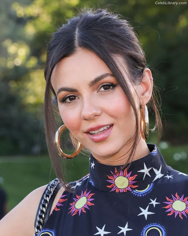 Victoria Justice photo 2 of 3442