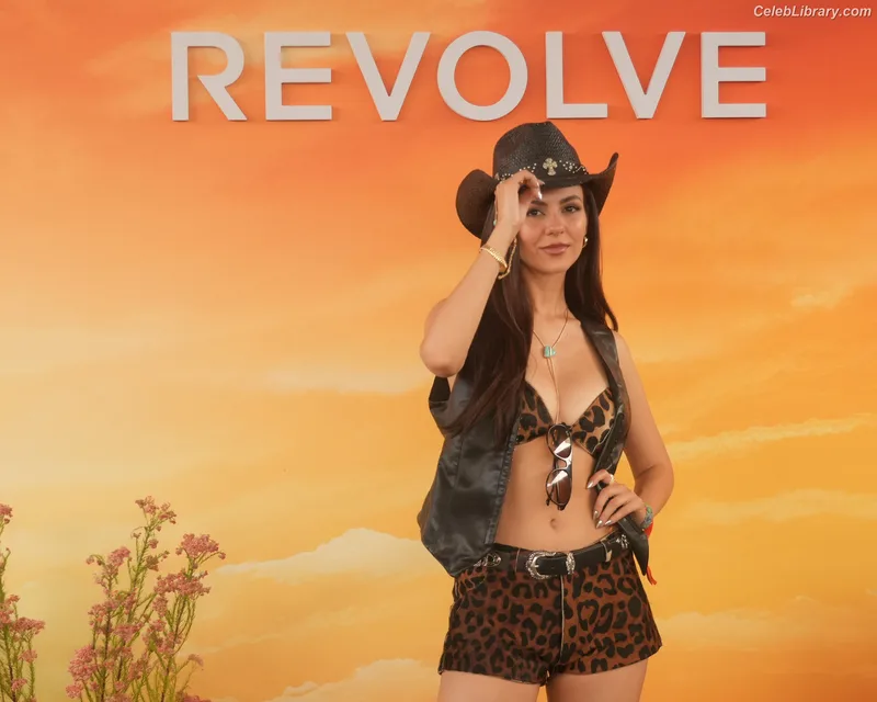 Victoria Justice photo 9 of 3442